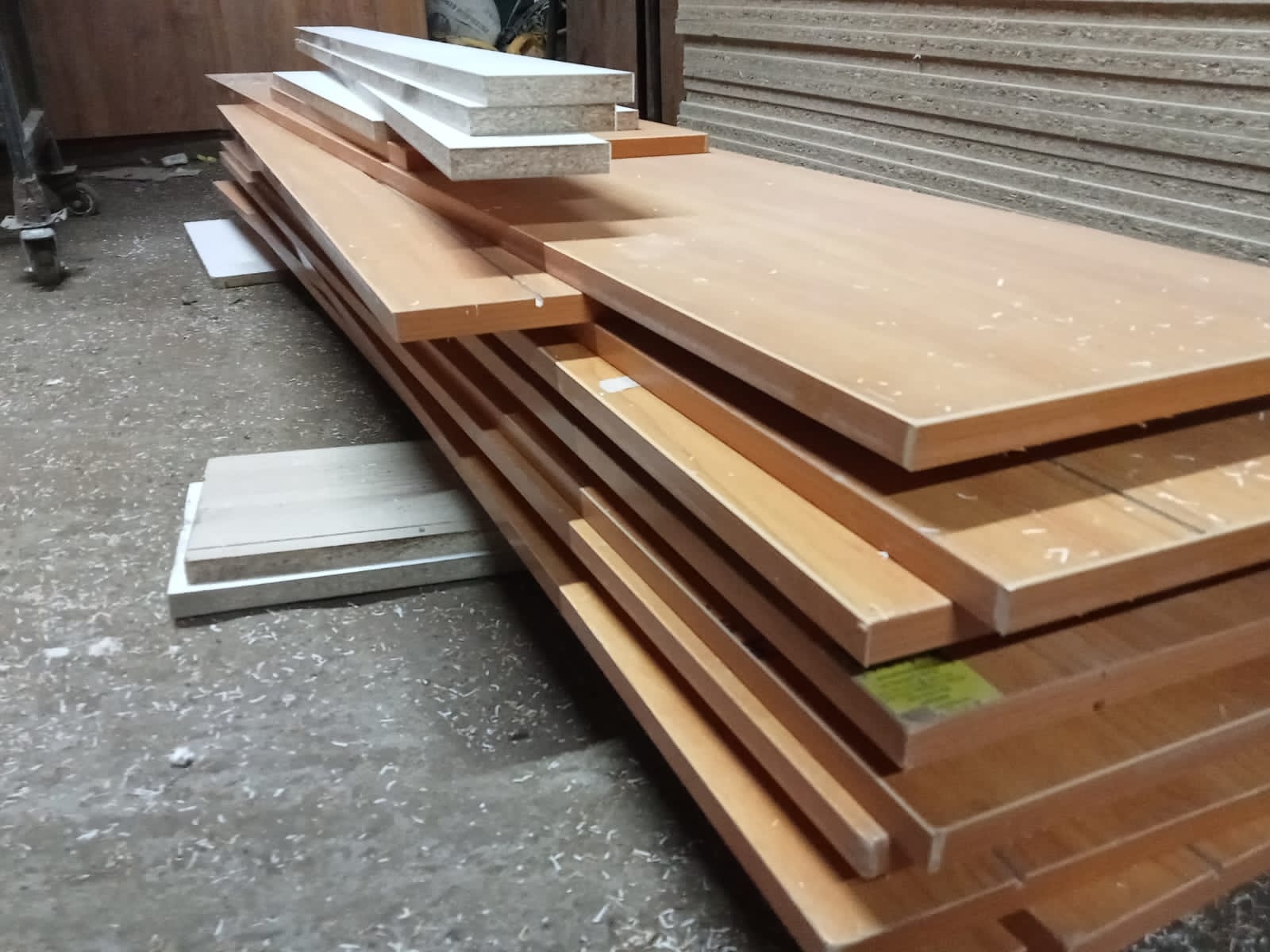 high quality boards cut to size with precision panel saw service – order customized furniture boards today